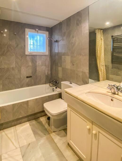Alcazaba Beach Apartment Estepona Dış mekan fotoğraf